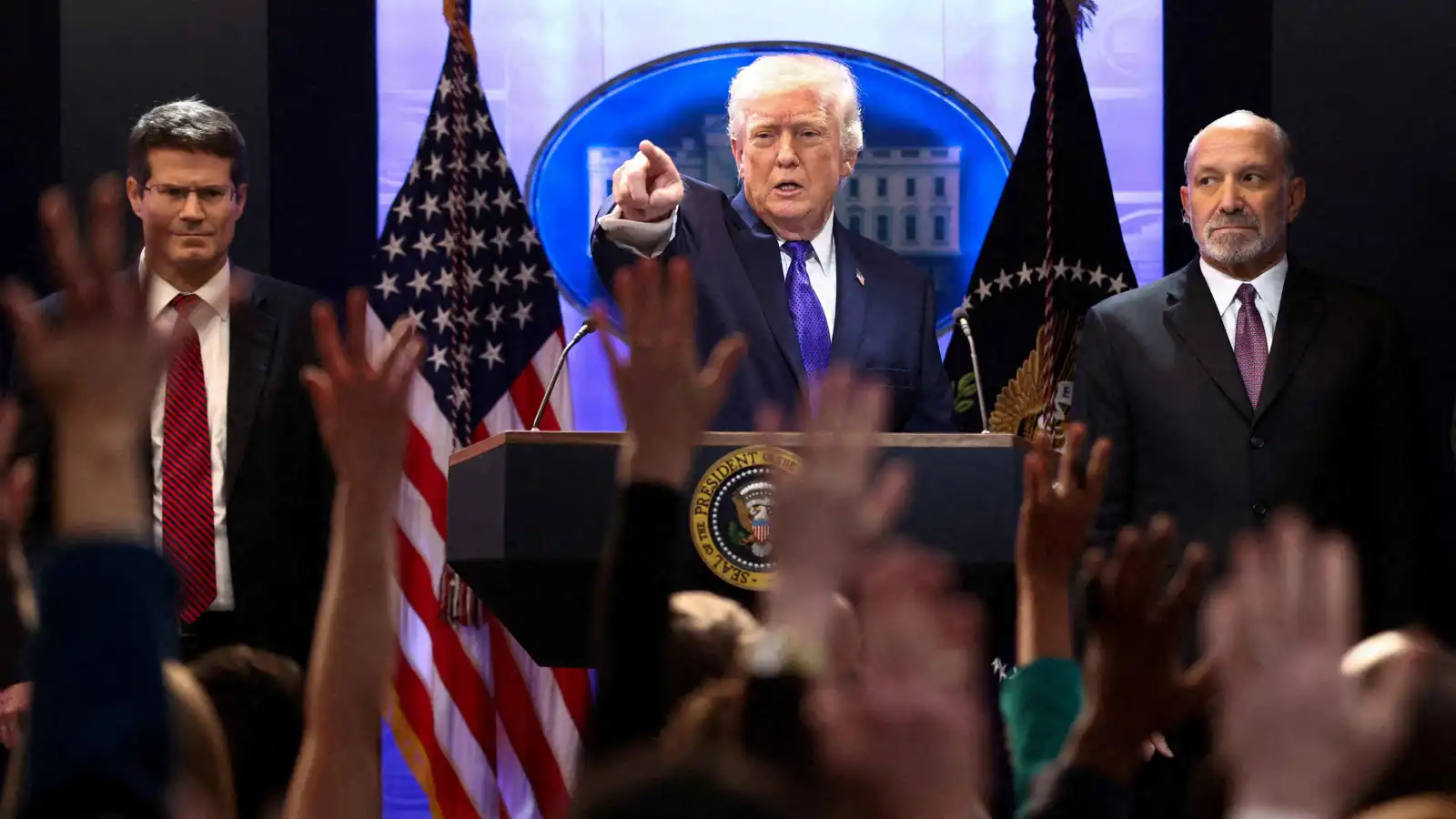 نقاشات حادة وهجوم متجدد.. المحكمة العليا تهز ركيزة اقتصاد ترامب