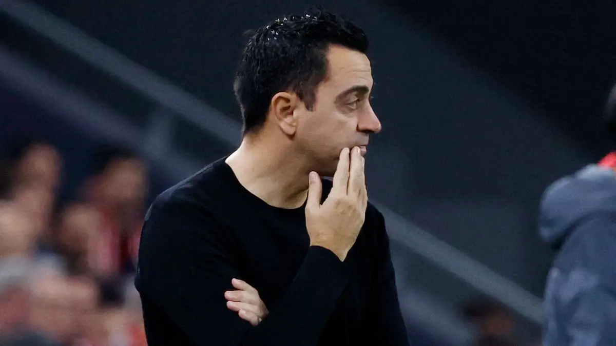 غضب عارم من تشافي بعد إلغاء ضربة جزاء (فيديو)