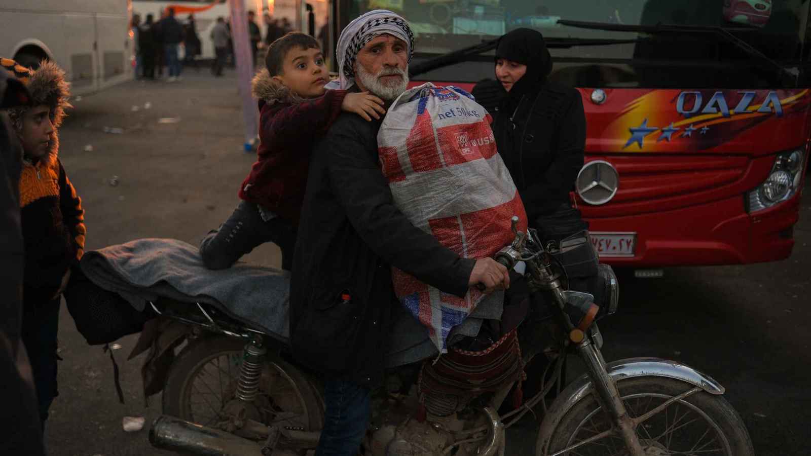 الدولار المزور.. معضلة جديدة تضاف إلى أزمات الاقتصاد السوري