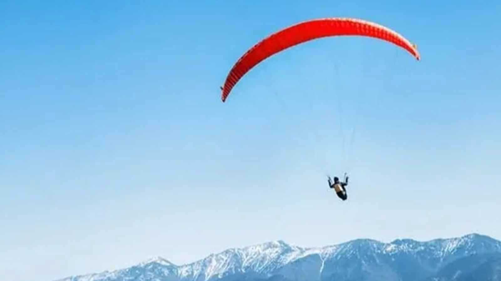 تسلل جوي .. مهاجر يعبر الحدود بطريقة غير تقليدية (فيديو إرم)