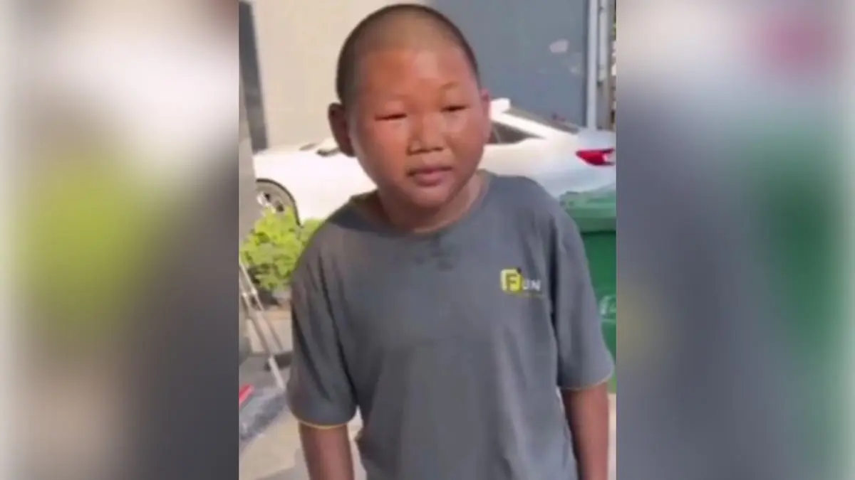 الصين.. شاب محروم من التوظيف بسبب مظهره الطفولي