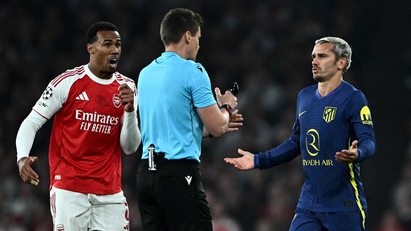 أرشيفو فار: الحكم حرم أتلتيكو مدريد من ضربتي جزاء أمام آرسنال 