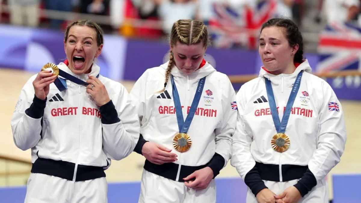 إصابات بالغة لبطلة أولمبياد باريس بعد حادث مروع في سباق الدراجات (فيديو)