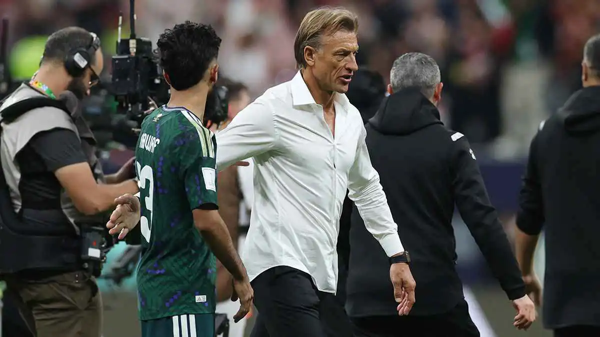 لا فضل لديه.. تصريحات نارية من أسطورة الكرة السعودية ضد رينارد (فيديو)