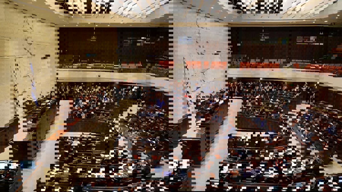 سيناريوهات معقدة أمام الائتلاف الإسرائيلي بعد فقدانه الأغلبية بالكنيست