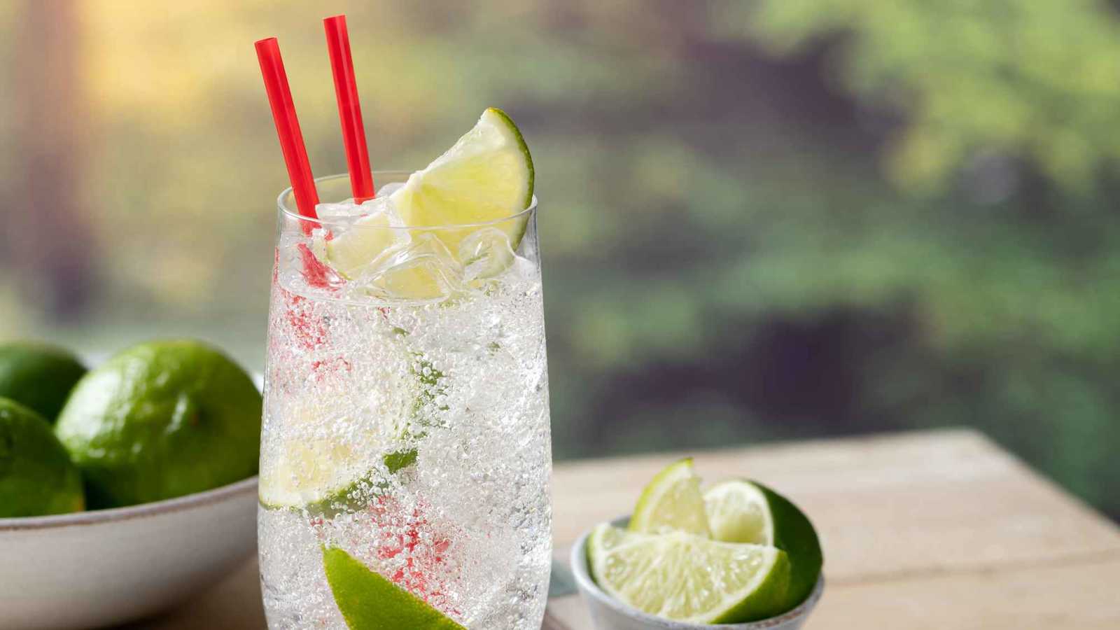 هل المياه الفوارة بديل صحي للمشروبات الغازية؟