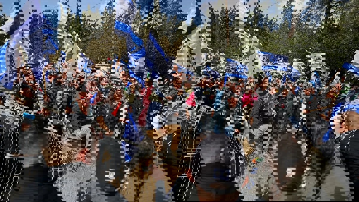 الاحتجاجات في إسرائيل تؤخر وصول وزير الدفاع الأمريكي