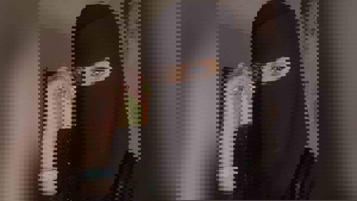 العنود اليوسف ترد على اتهام ياسر الفيصل بارتدائها النقاب بهدف الشهرة