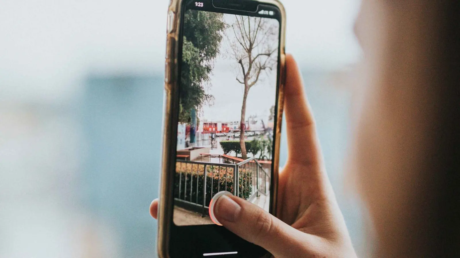 السعودية.. تحدٍ طريف يقود شابا للحصول على 5 آلاف دولار (فيديو)