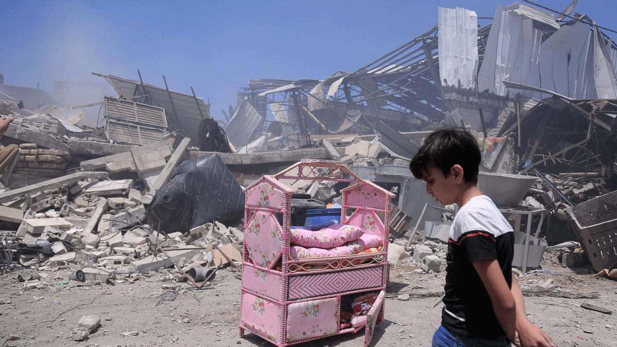 "نيويورك تايمز": اندلاع القتال بين إسرائيل وحماس يثير من جديد موضوع "جرائم الحرب"