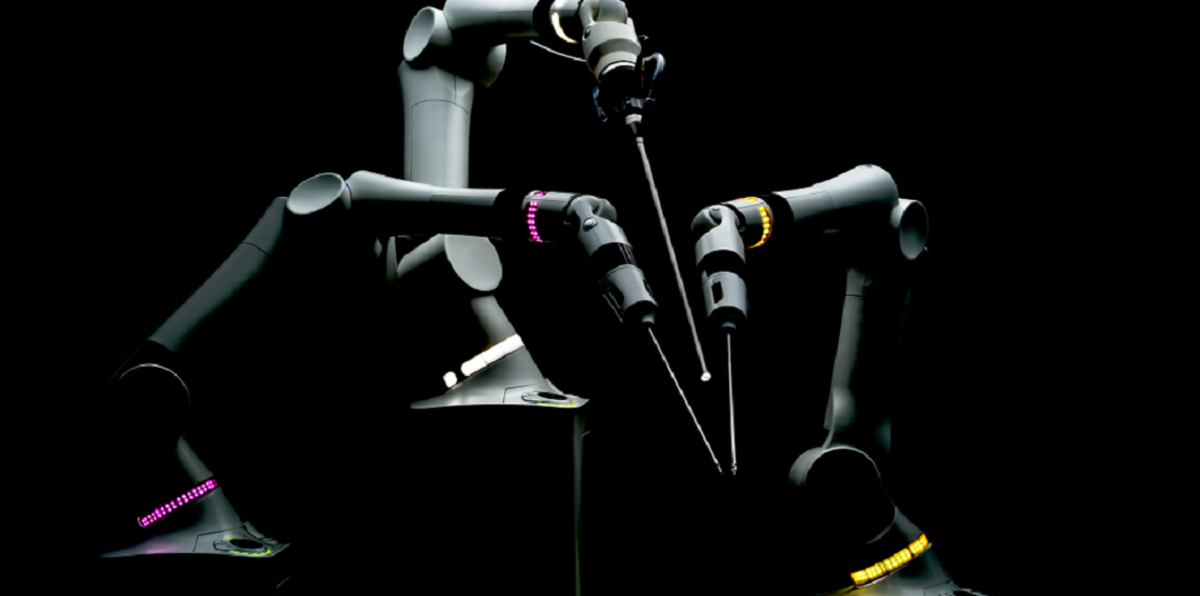 روبوت جديد يتعلم إجراء العمليات الجراحية المعقدة في فترة قياسية (صور)