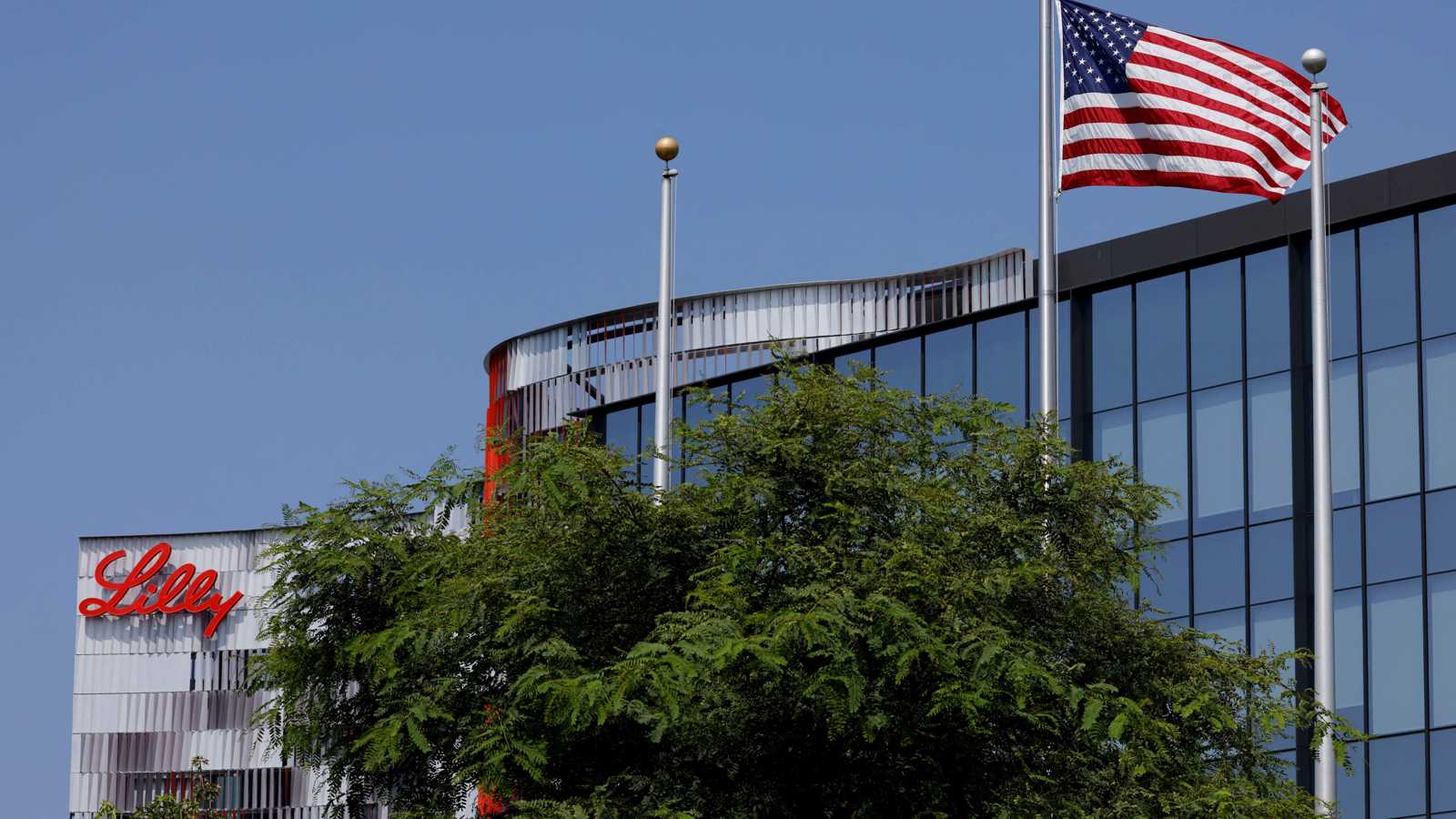 "إيلاي ليلي" أول شركة أدوية تقتحم نادي الترليون دولار.. ما قصتها؟