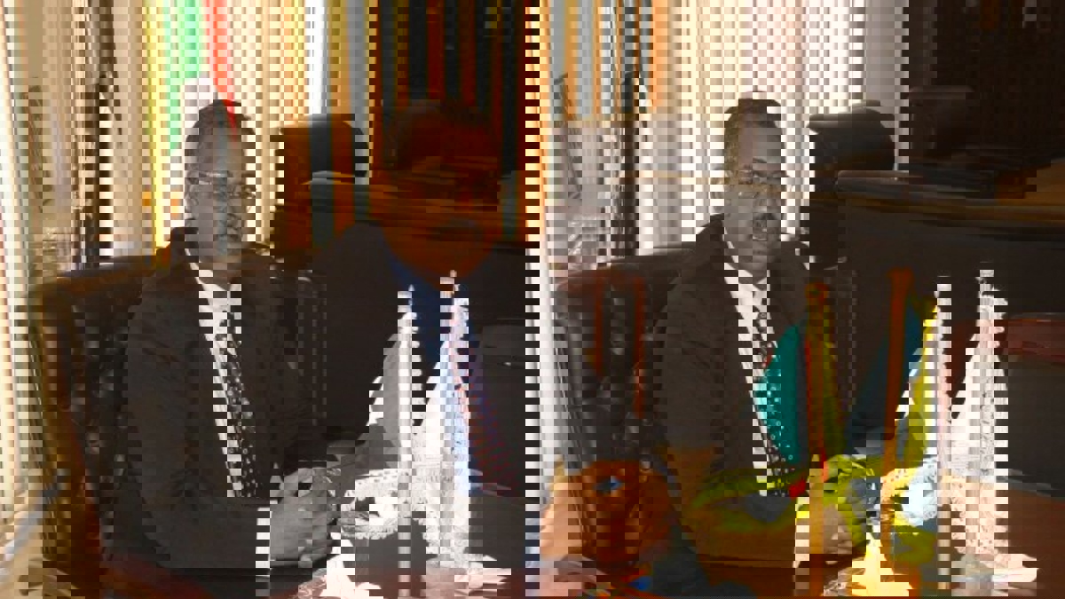 السودان.. السلطات تلاحق رئيس الوزراء السابق بتهم فساد