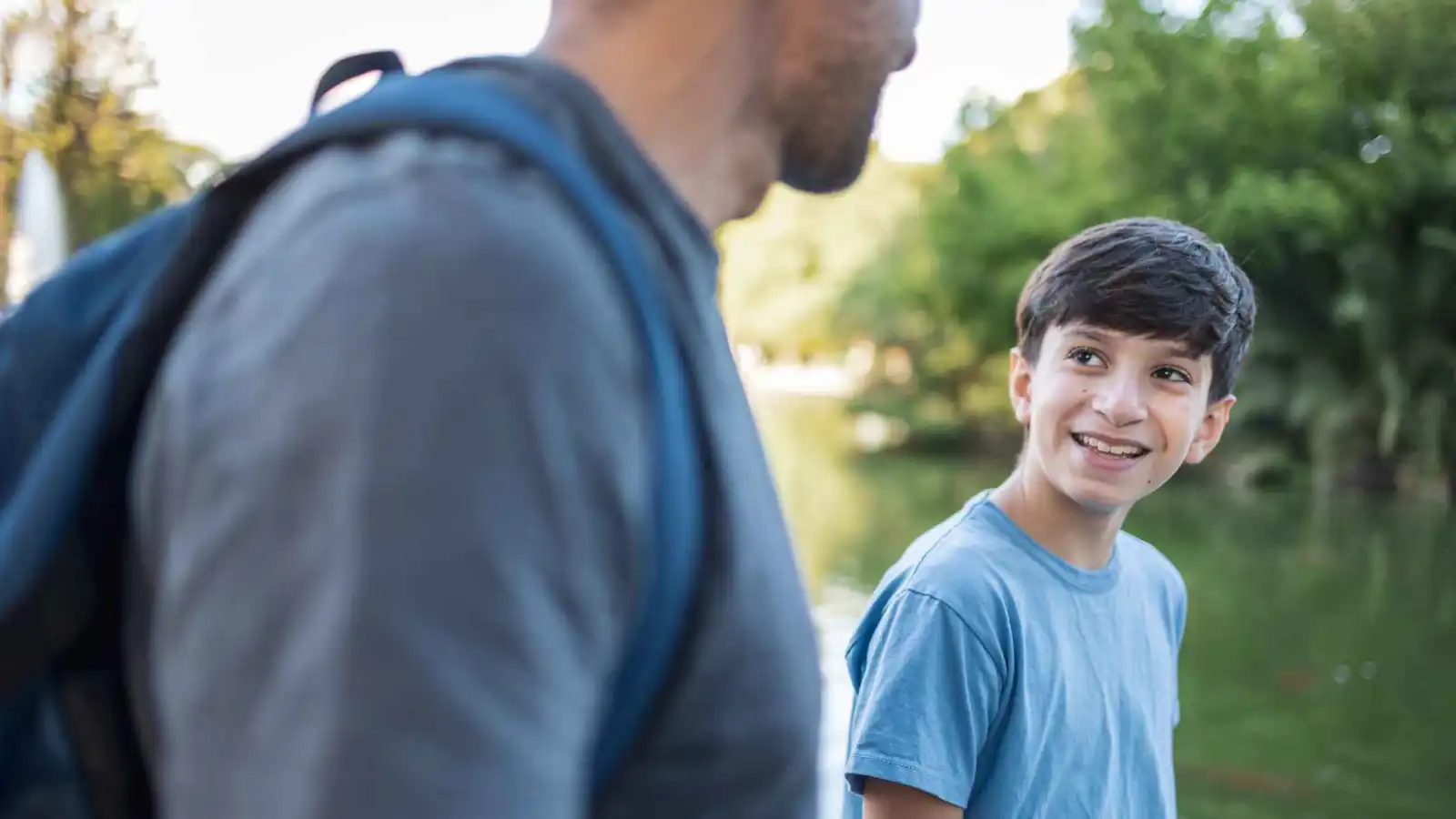 كيف ينجح الآباء في أصعب الحوارات مع أبنائهم؟