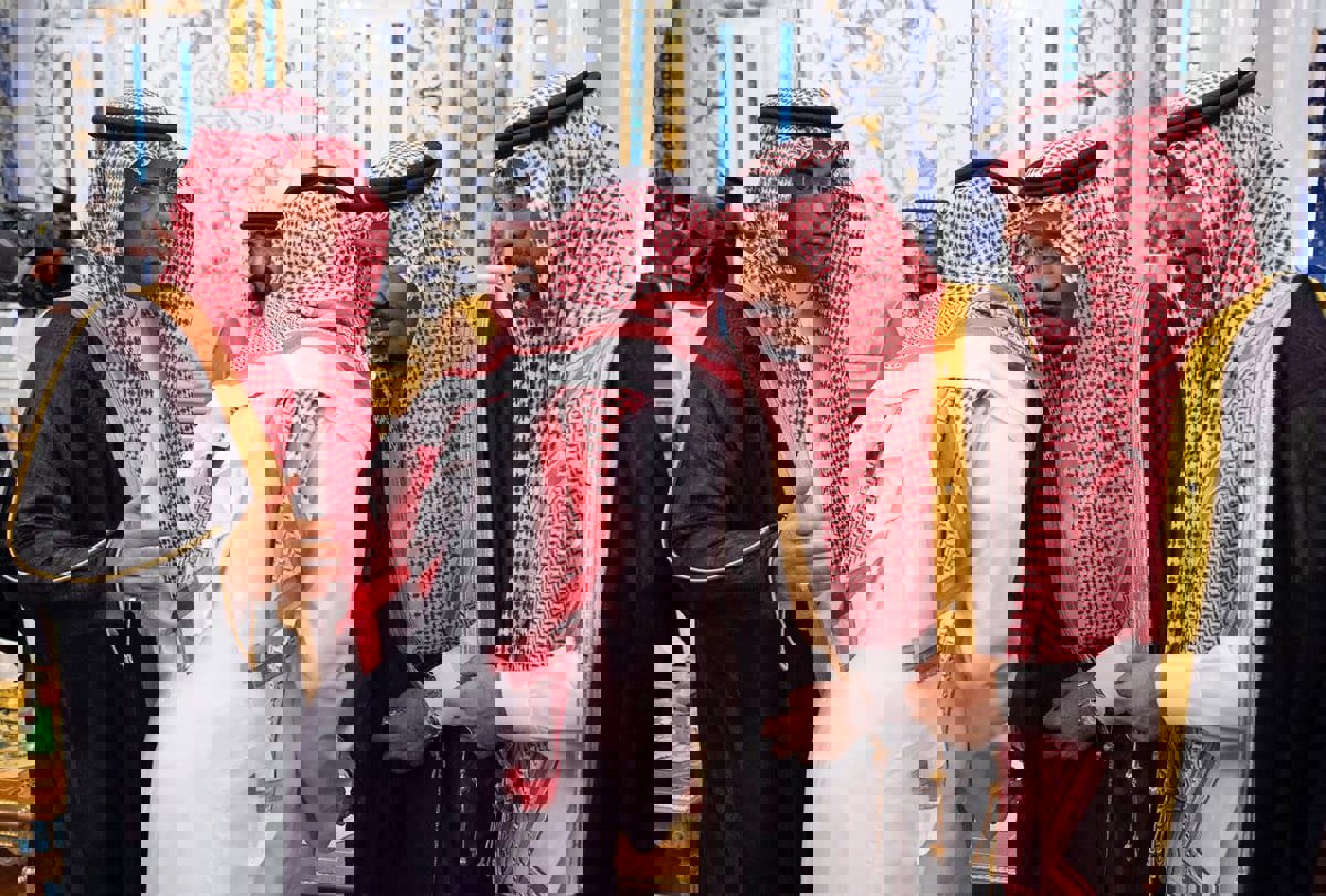 الملك سلمان وولي العهد يستقبلان أسرة الراحل عبد العزيز الفغم 