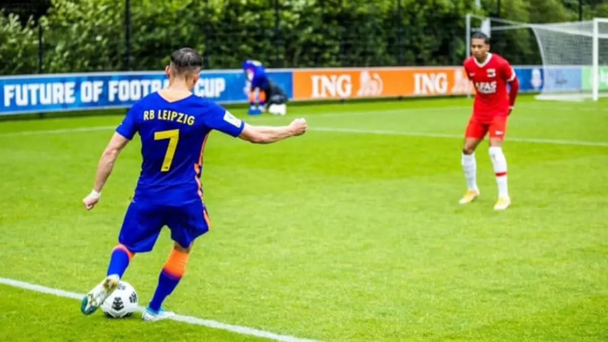 رمية التماس بالقدم والشوط 30 دقيقة.. فيفا يختبر 4 قوانين جديدة ستغير وجه اللعبة (صور)