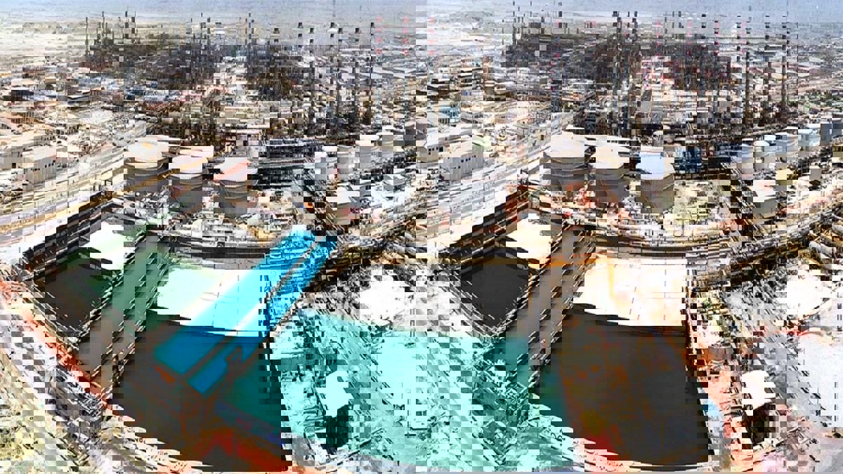 إيران تعلن تصدير أول شحنة بنزين دون الكشف عن الدول المستوردة