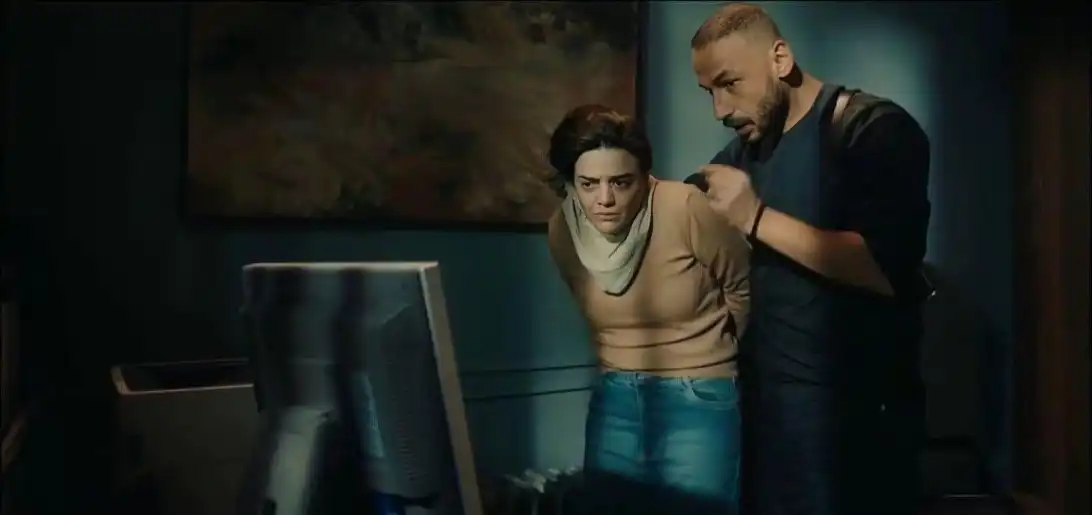 مشهد تمثيلي من مسلسل القيصر لا مكان لا زمان