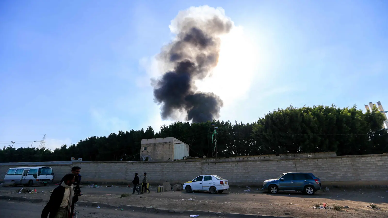 "المونيتور": ضربات اليمن قد تكون اختباراً لضرب المنشآت النووية الإيرانية