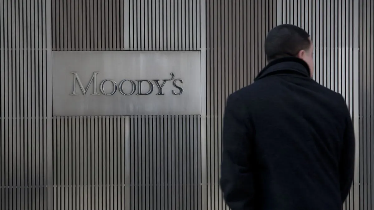 "موديز" تغلق مكتبها في موسكو نهاية الشهر وتنقل موظفين إلى دبي