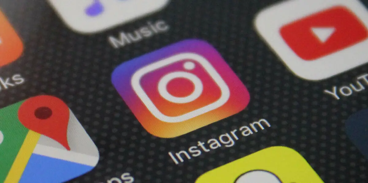 بالتنسيق مع "انستغرام".. الداخلية الكويتية تغلق حساب نصاب جامايكي