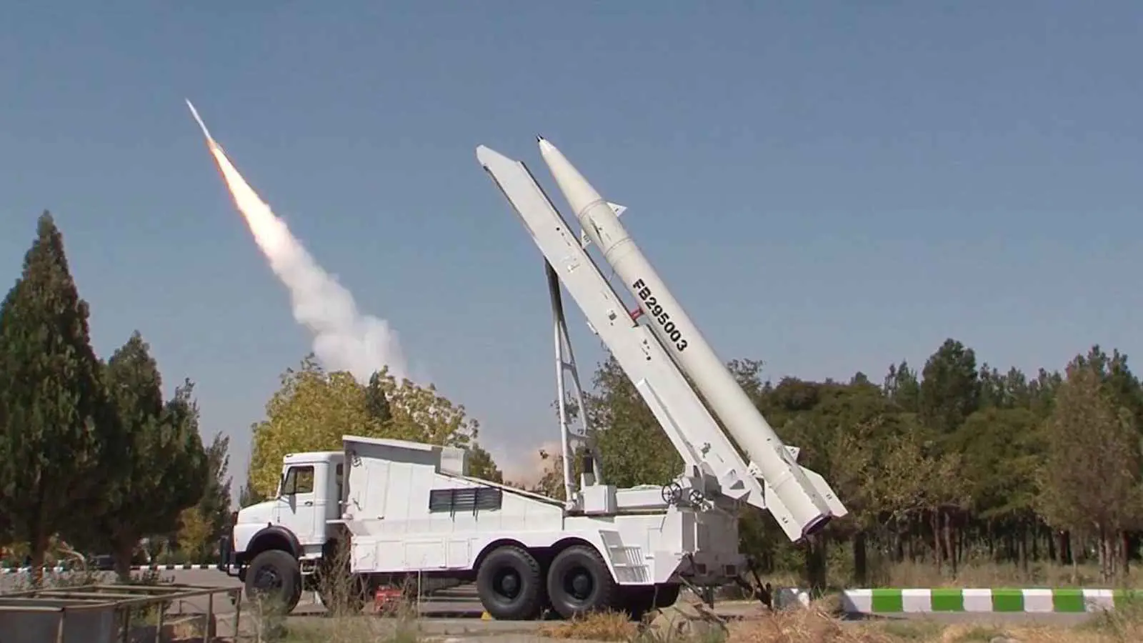 "إرسال صواريخ قصيرة المدى لروسيا".. إيران تنفي وواشنطن تحذرها