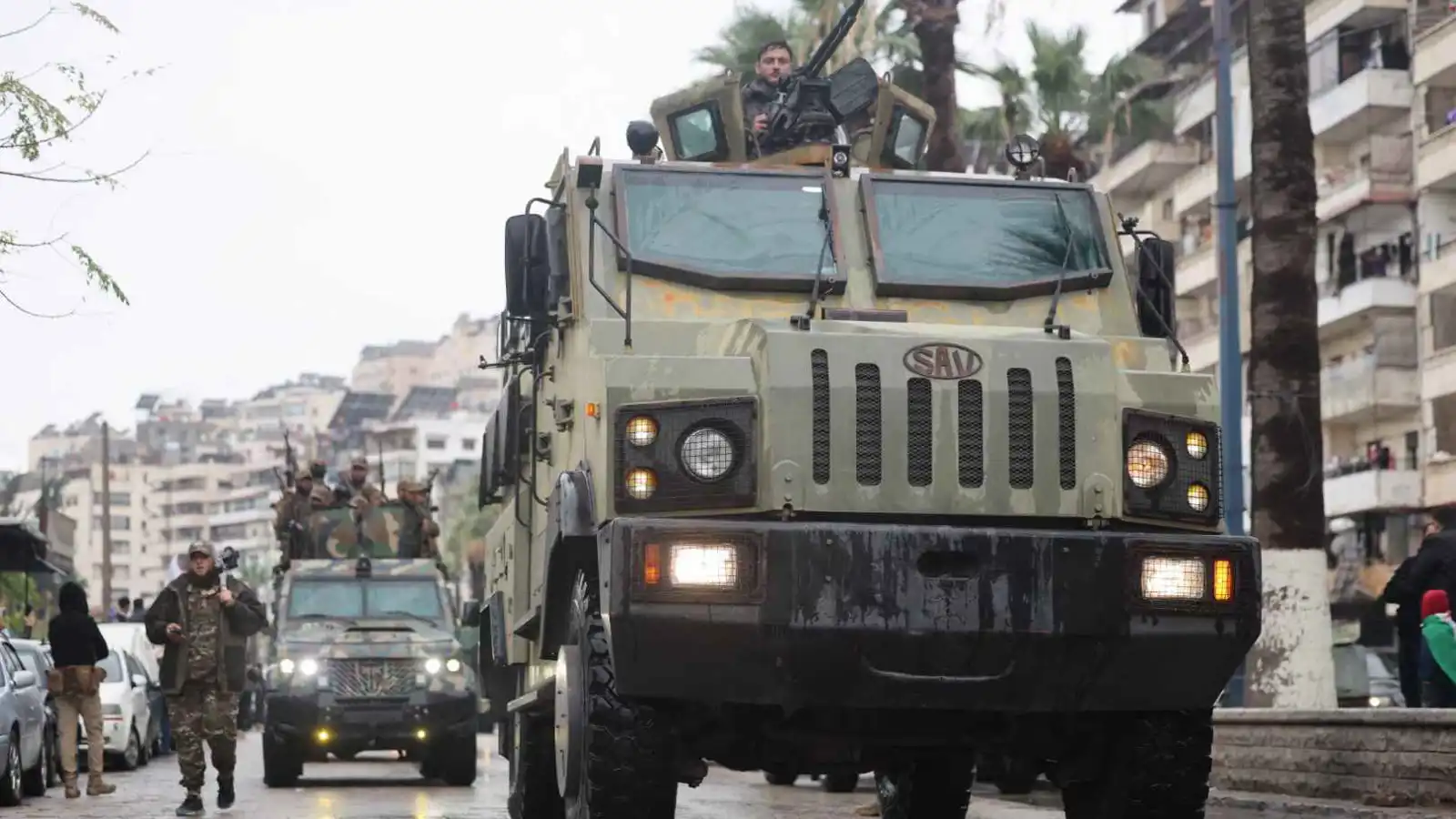 الجيش السوري يتوعد "قسد" ومسيرات انتحارية تحلق في سماء حلب (فيديو)