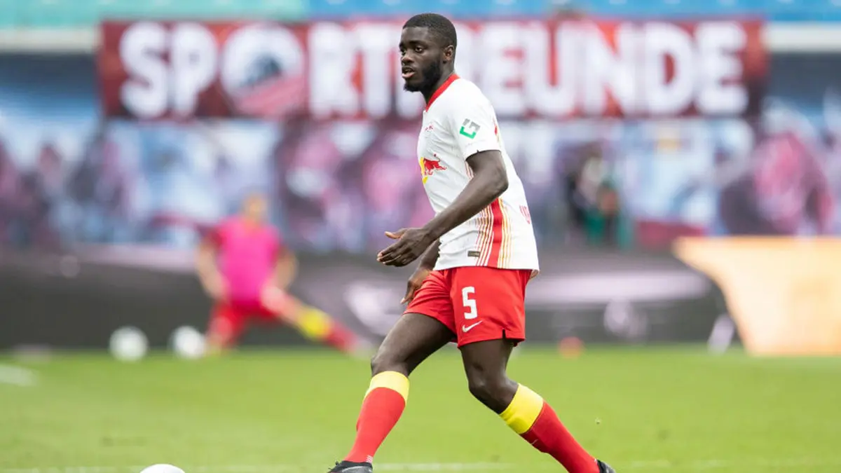 مانشستر يونايتد يستهدف ضم أوباميكانو مدافع لايبزيغ