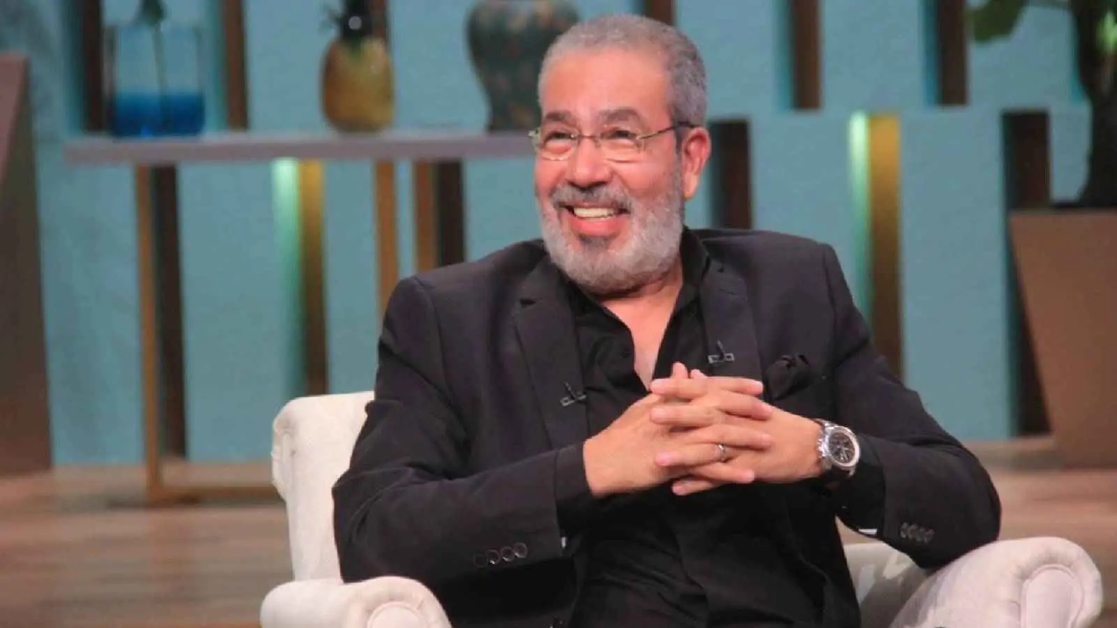 مدحت العدل يثير "غضب" المثقفين المصريين.. ما السبب؟