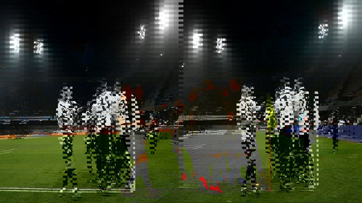 مواعيد أبرز مباريات اليوم والقنوات الناقلة