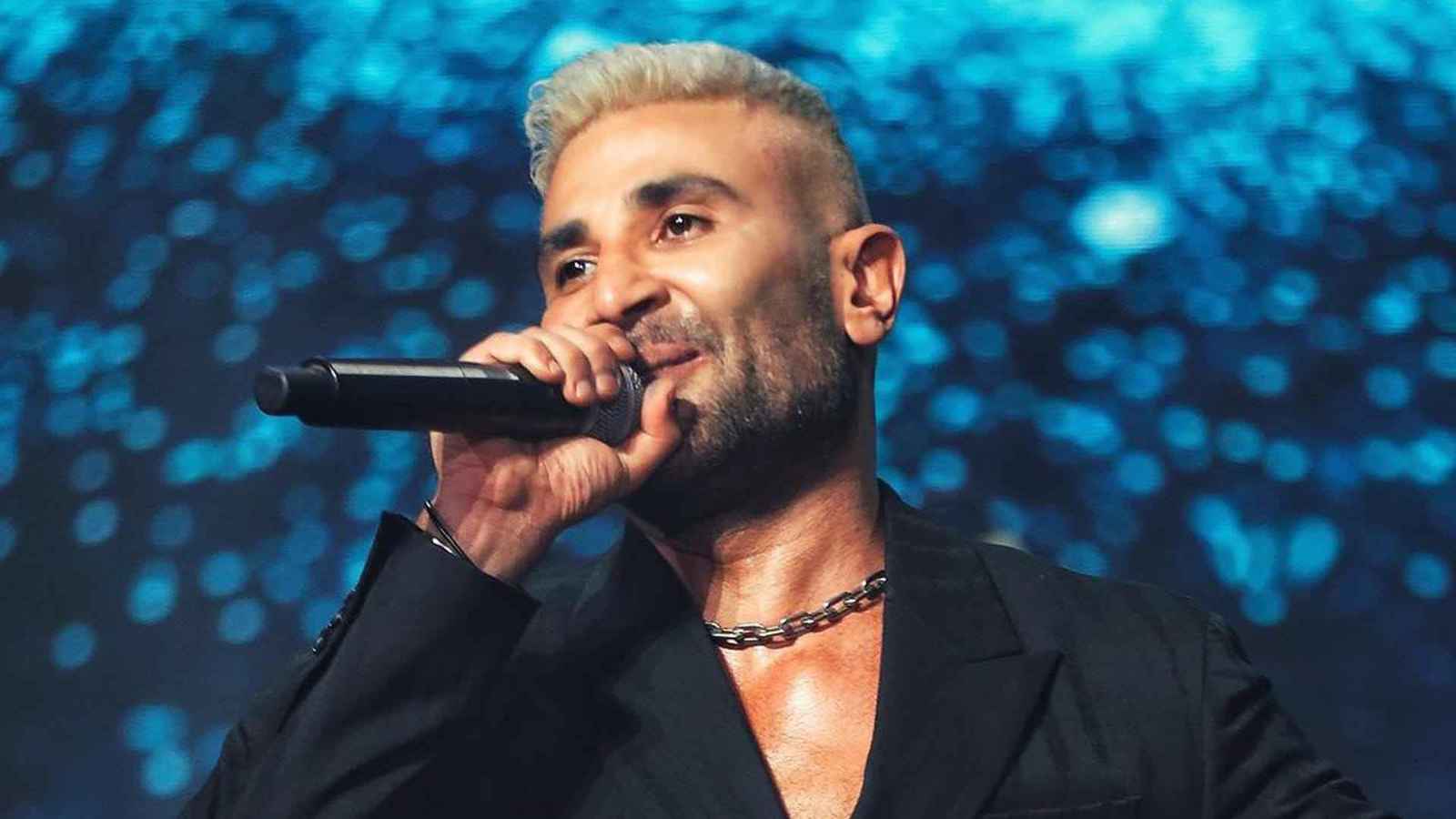 هل يتجه أحمد سعد إلى احتراف الإنشاد الديني؟ (فيديو)