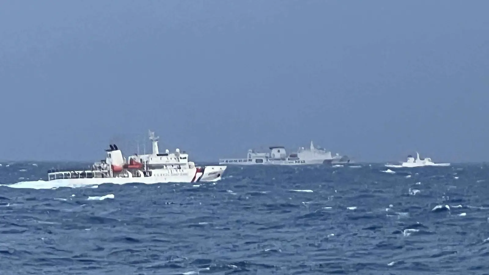 تصعيد جديد.. الأسطول الصيني يطوق تايوان