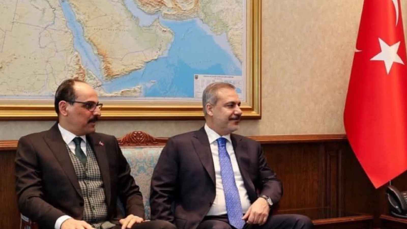 وفد "تركي قطري" رفيع المستوى يلتقي الجولاني والبشير في دمشق (فيديو)