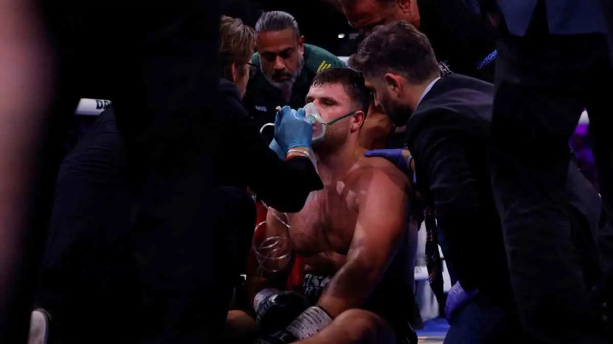 احتاج جهاز الأكسجين.. ملاكم يوجه ضربة قاضية مذهلة لمنافسه (فيديو)
