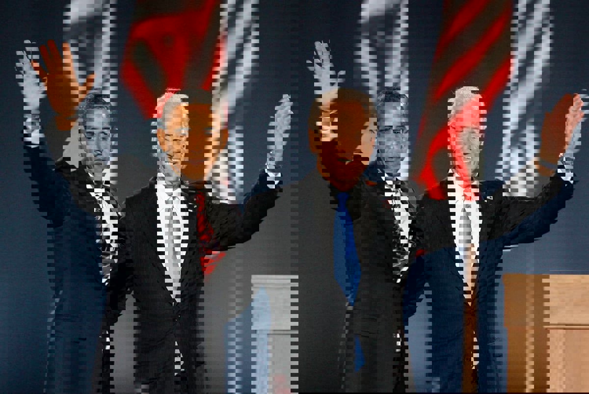 أوباما يؤكد استمراره بدعم بادين رغم أدائه "السيئ"