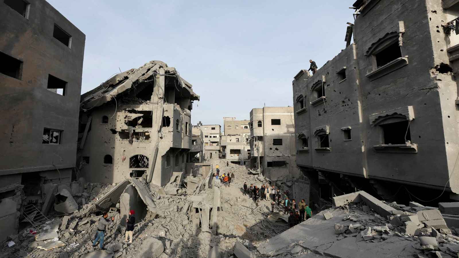 قصف مكثف بالمدفعية والزوارق.. الجيش الإسرائيلي يهاجم مخيم النصيرات