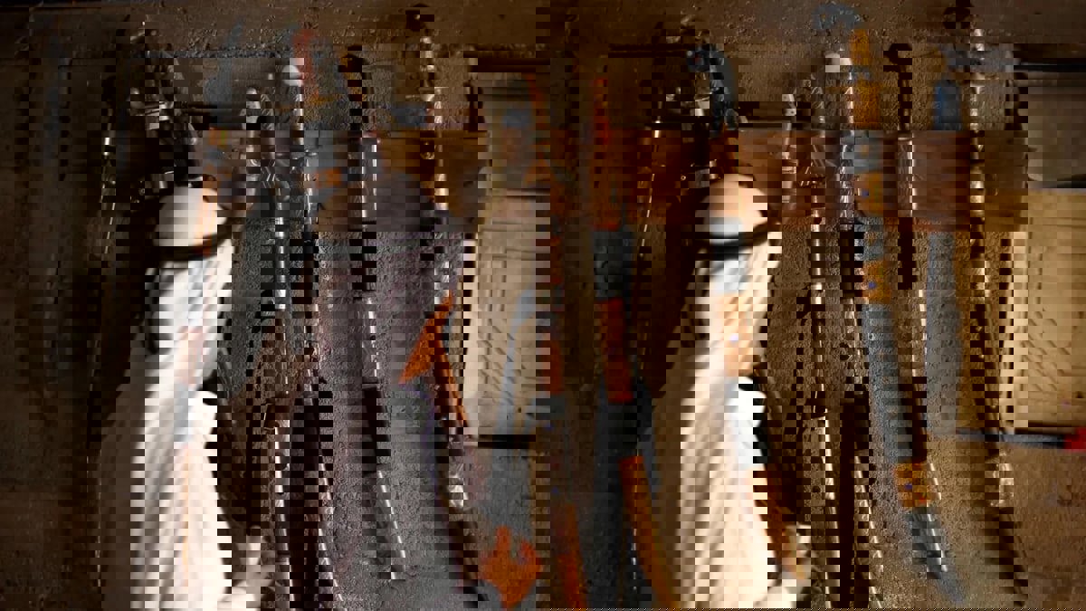 لو مرَّ سيف بيننا