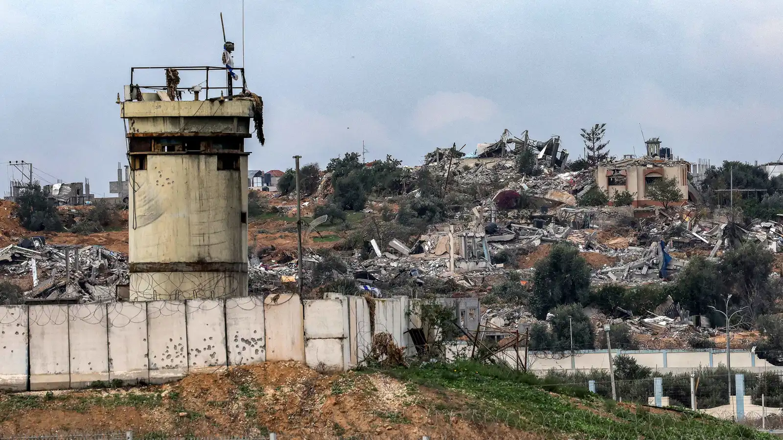 على طريقة "لعبة الحبار".. رشاشات إسرائيلية حرارية لقنص الغزيين