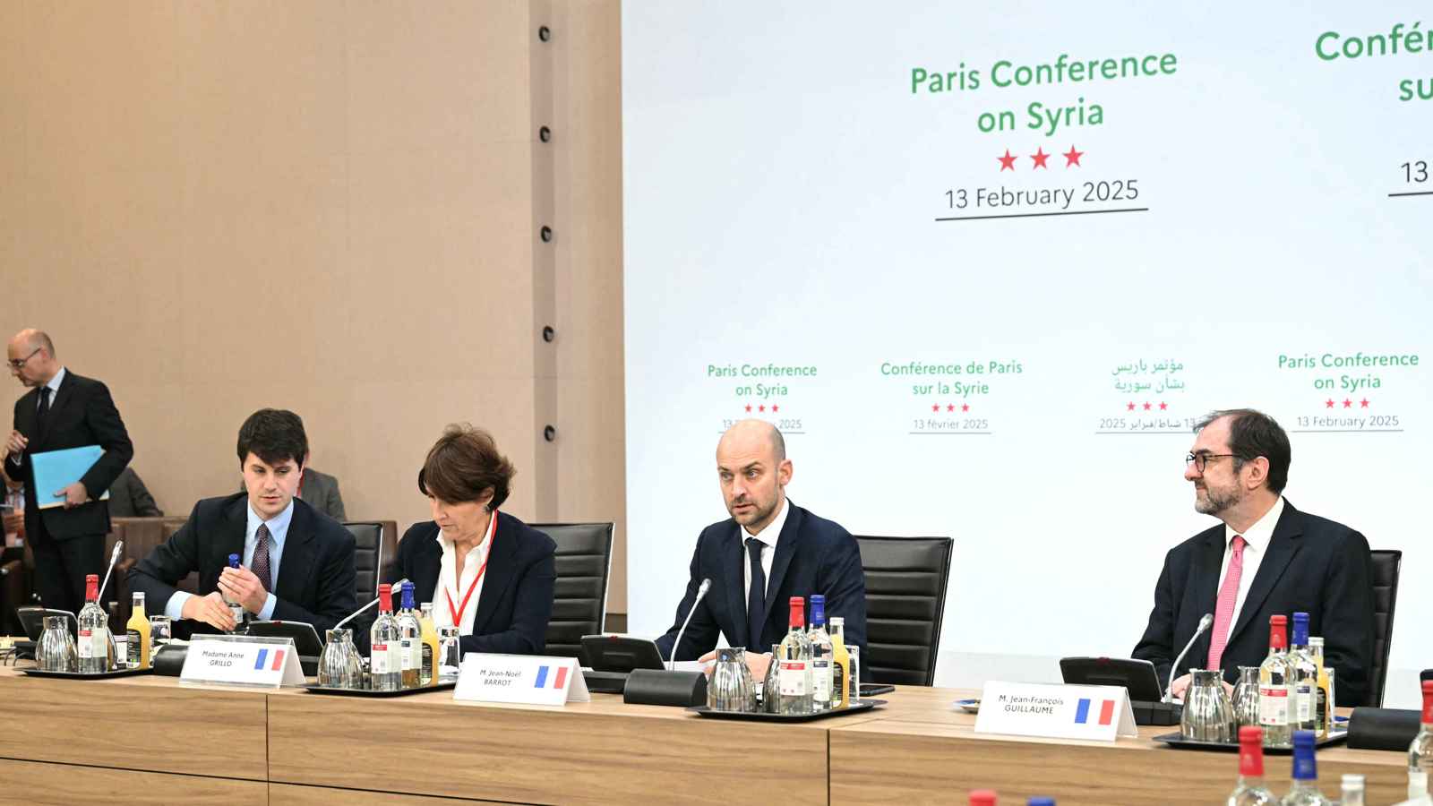 فرنسا: "العمل جار" لرفع عدد من العقوبات عن سوريا