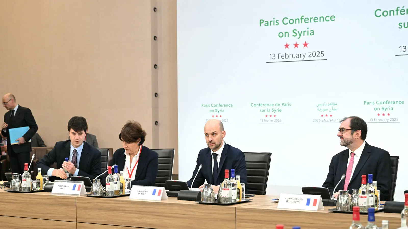 فرنسا: "العمل جار" لرفع عدد من العقوبات عن سوريا