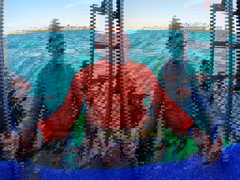 رئيس الوزراء الهندي يصلي تحت الماء (فيديو)