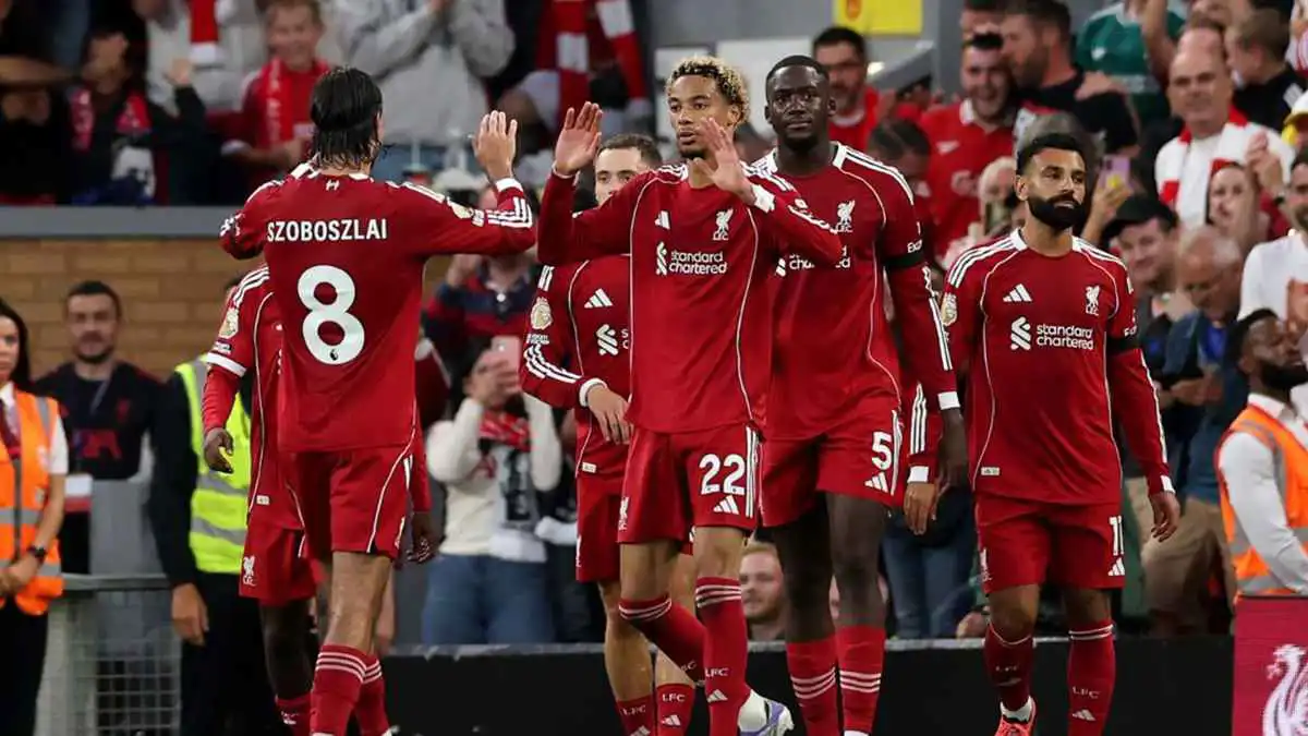 نجم ليفربول يظهر بقميص الاتحاد السعودي (صورة)