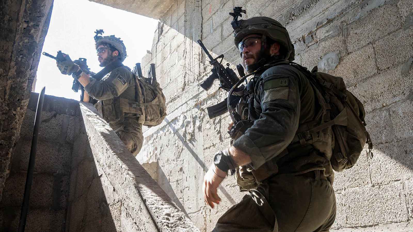 قوة إسرائيلية تختطف مسؤولين من كتائب القسام في غزة