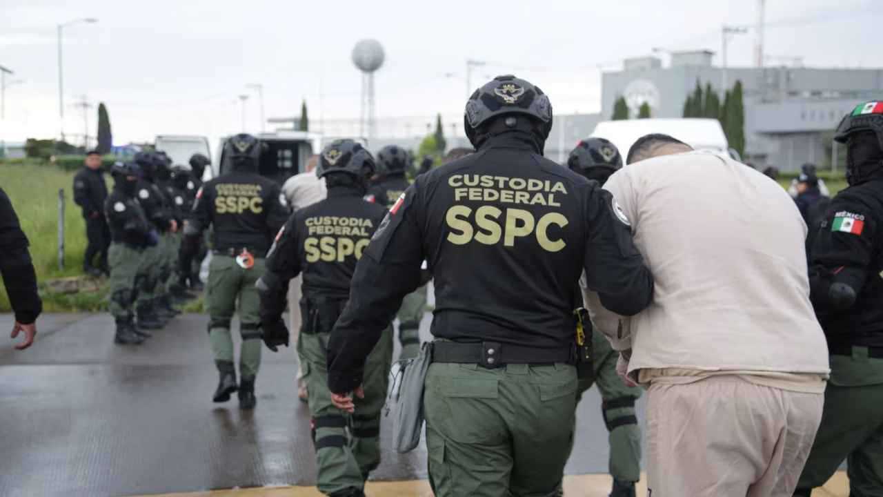 "أهلا بكم في أمريكا".. كواليس عمليات ترحيل أباطرة المخدرات من المكسيك