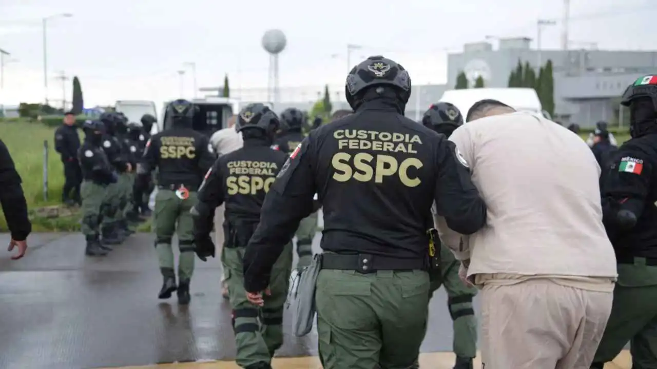 "أهلا بكم في أمريكا".. كواليس عمليات ترحيل أباطرة المخدرات من المكسيك