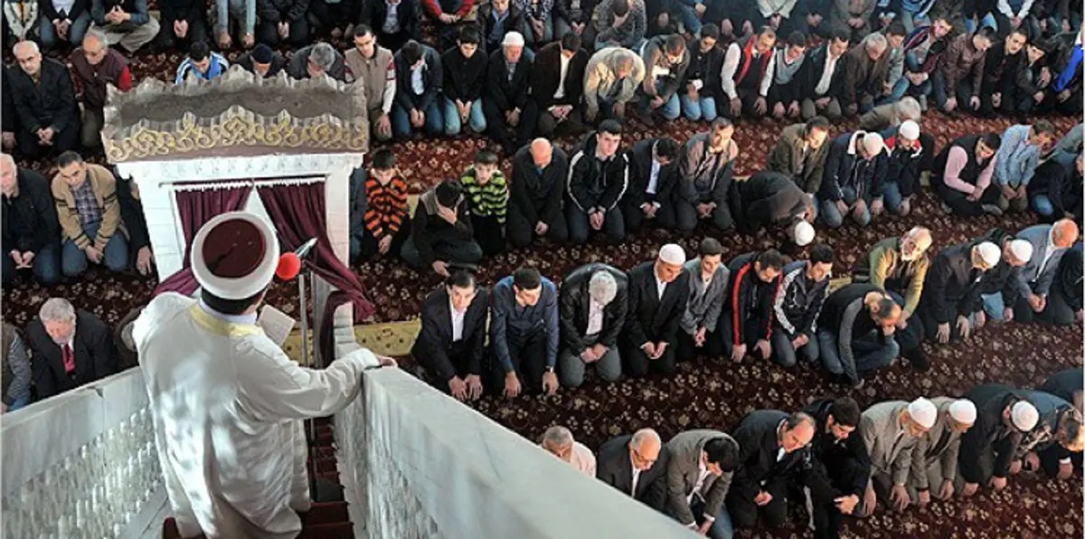 استغلال خطب الجمعة للدعاية السياسية يثير غضبًا في تركيا