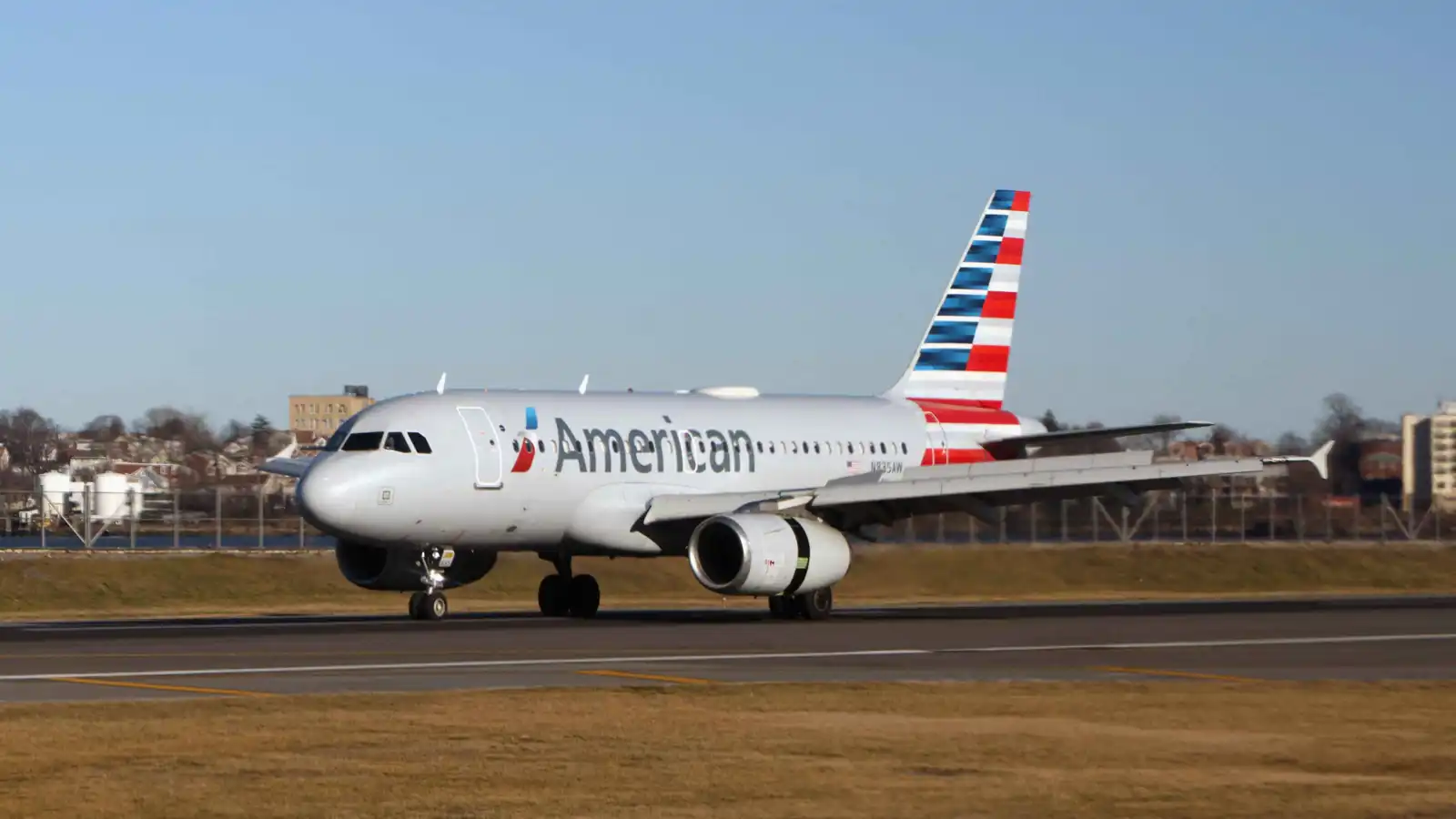 تعطل آلاف الرحلات الجوية الأمريكية بعد تحذير من عاصفة (فيديو وصور)