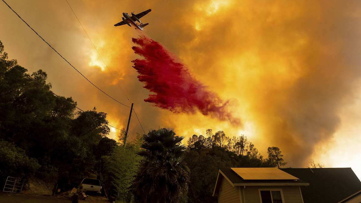 كاليفورنيا تحترق.. 11 ألف صاعقة وفرار عشرات الآلاف (صور)