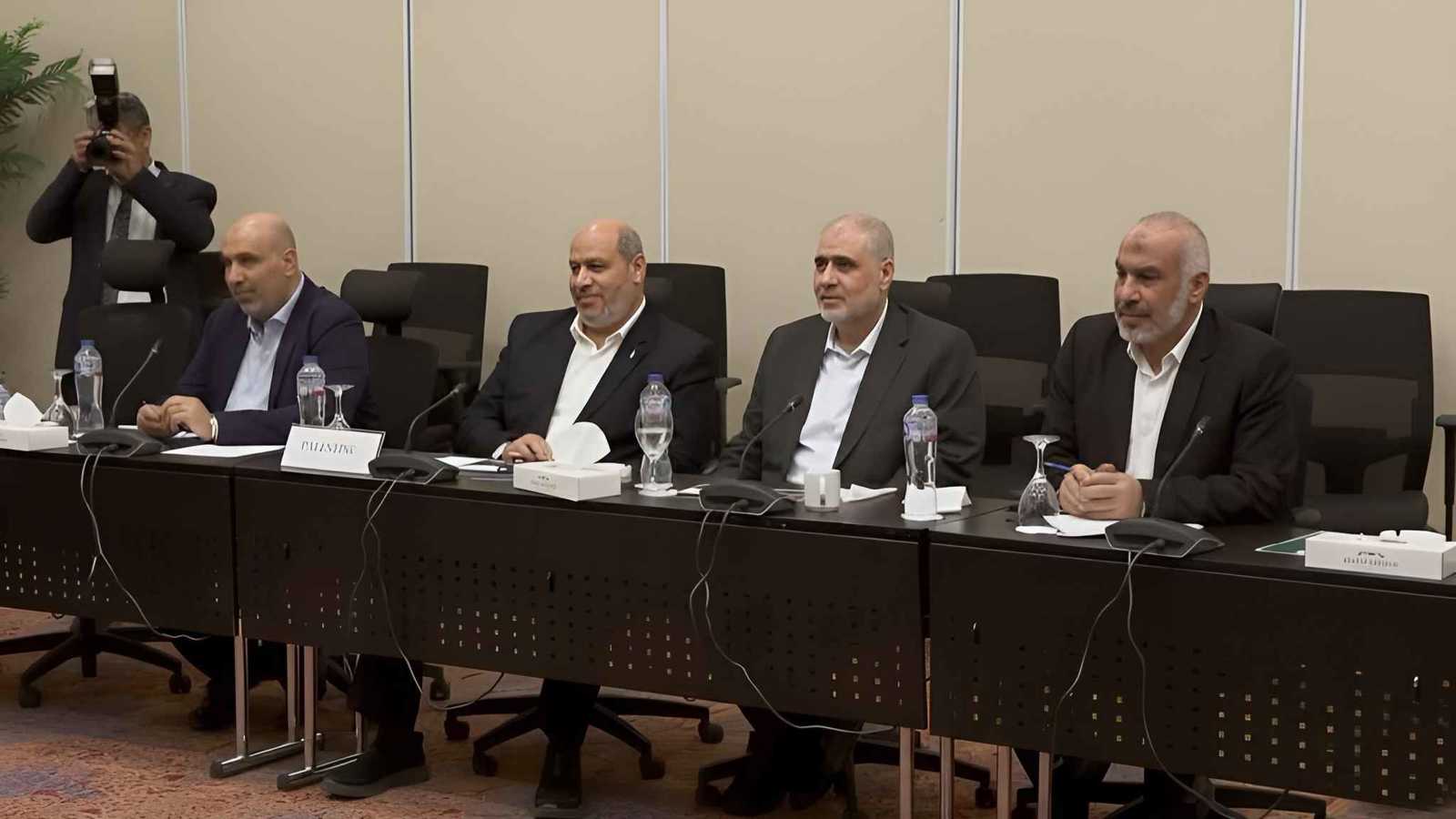 عقب إعلان اتفاق غزة.. حماس تسلم قوائم الأسرى الفلسطينيين لإسرائيل