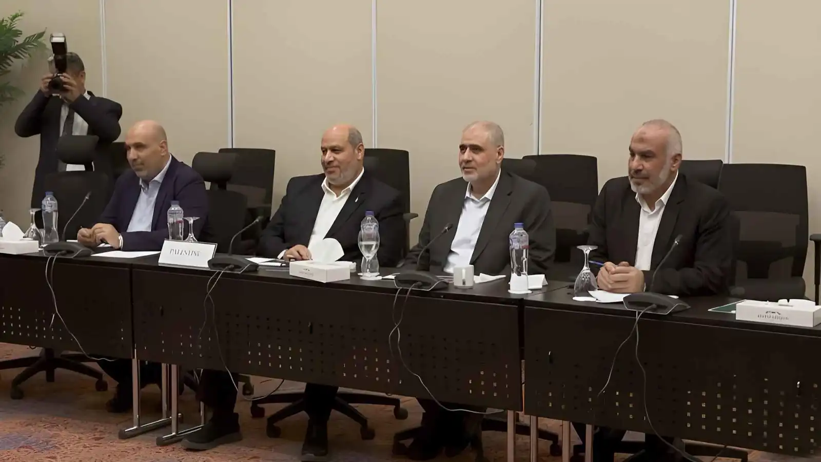 عقب إعلان اتفاق غزة.. حماس تسلم قوائم الأسرى الفلسطينيين لإسرائيل